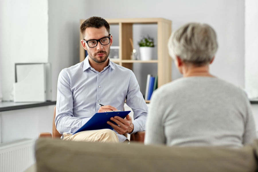 Le Role Central Du Psychologue En Maison De Retraite Ecoute Conseils Et Accompagnement Aupres Des Residents Des Famil