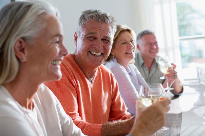 Éducation et Réseaux Sociaux : Protection Contre Alzheimer