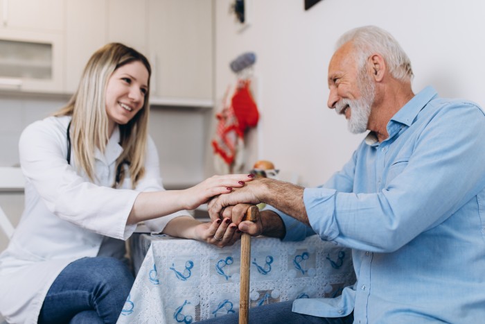 Évaluez la Qualité et l’Empathie du Personnel en Ehpad